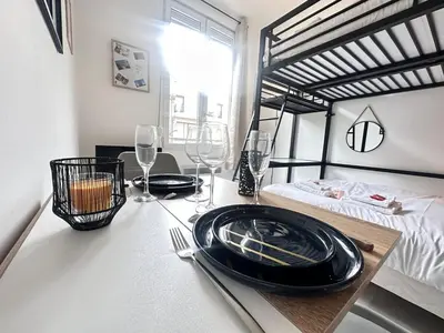Un ou plusieurs lits dans un hébergement de l'établissement Talleyrand studio neuf cozy hyper centre