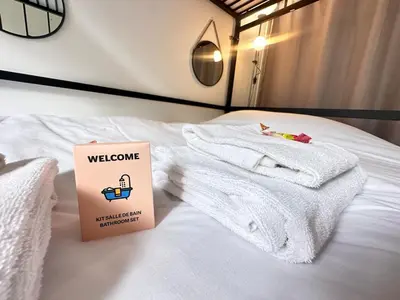 Un ou plusieurs lits dans un hébergement de l'établissement Talleyrand studio neuf cozy hyper centre