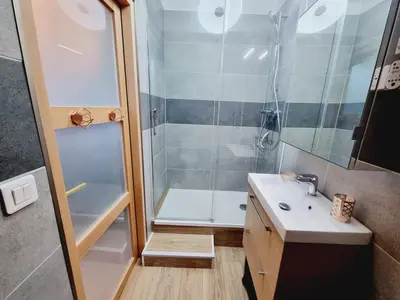 Salle de bains dans l'établissement 1 clémence fouriaux proche gare et climatisé