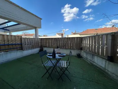 Terrasse ou espace extérieur de l'établissement Bruyant studio proche centre, terrasse et parking