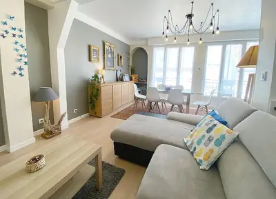 Coin salon dans l'établissement Chez Clém - 3 chambres - garage privé - wifi - Netflix