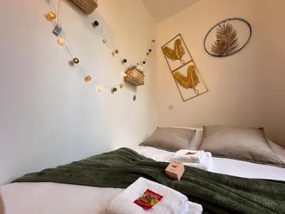 Un ou plusieurs lits dans un hébergement de l'établissement Bali 8 studio cosy proche centre ville