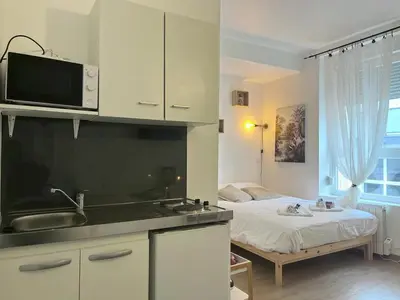 Cuisine ou kitchenette dans l'établissement Marguerite6 cosy & tout équipé proche centre ville