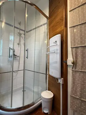 Salle de bains dans l'établissement La Maison Bleue