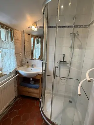 Salle de bains dans l'établissement La Maison Bleue