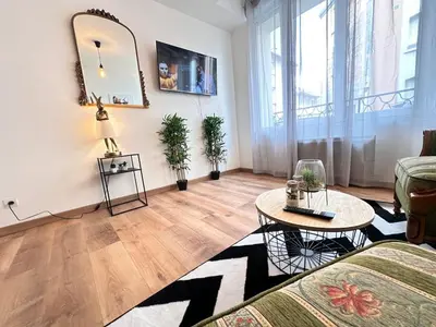 Télévision ou salle de divertissement dans l'établissement Le repère dAlice T2 cosy proche centre