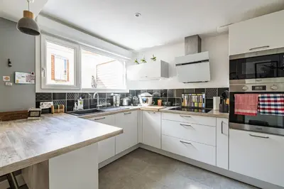 Cuisine ou kitchenette dans l'établissement Au coeur du village Verzenay