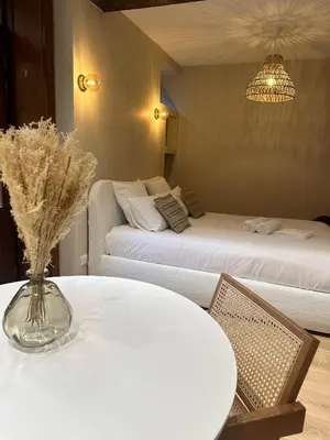 Un ou plusieurs lits dans un hébergement de l'établissement Suite Élan by CollectionAura - Hypercentre Charleville-Mézières