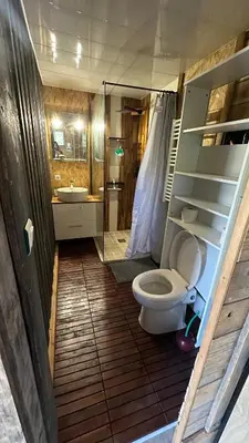 Salle de bains dans l'établissement Chalet champêtre Le Doux Refuge