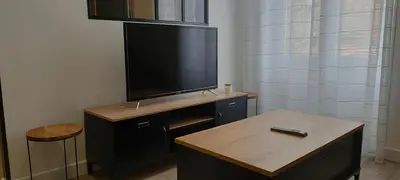 Télévision ou salle de divertissement dans l'établissement Le petit chai
