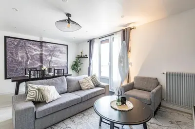 Coin salon dans l'établissement Reims Centre, Appartement 4 Chambres NETFLIX