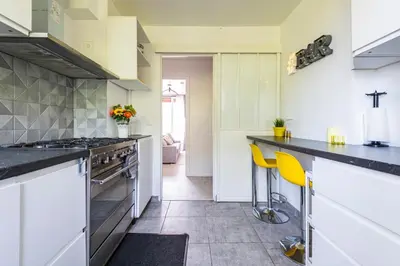 Cuisine ou kitchenette dans l'établissement Reims Centre, Appartement 4 Chambres NETFLIX