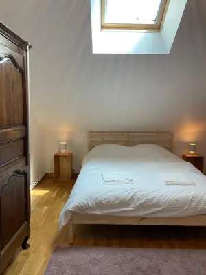 Un ou plusieurs lits dans un hébergement de l'établissement Le Clos des Fontenis 15p Spa Famille Nature