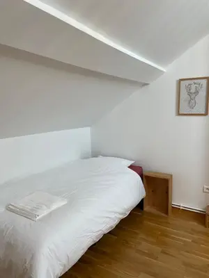 Un ou plusieurs lits dans un hébergement de l'établissement Le Clos des Fontenis 15p Spa Famille Nature