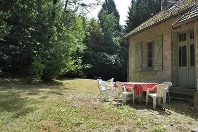 Jardin de l'établissement Gîte du Château des Chaînées