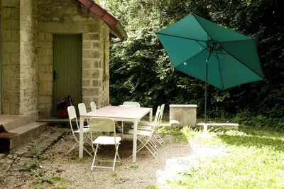 Jardin de l'établissement Gîte du Château des Chaînées