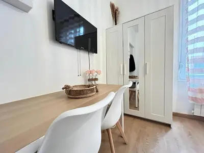Télévision ou salle de divertissement dans l'établissement Chavalliaud 2 Super studio proche centre