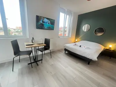 Un ou plusieurs lits dans un hébergement de l'établissement Neufchâtel studio cosy calme proche centre ville