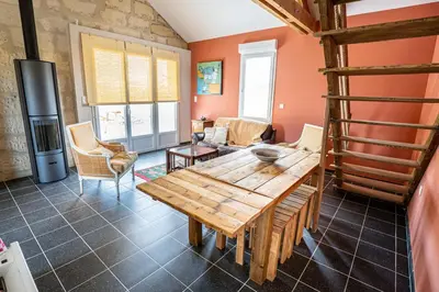 Coin salon dans l'établissement Gite à la ferme, authentique & accessible PMR