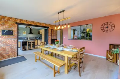 Cuisine ou kitchenette dans l'établissement La Richaumoise - Maison avec grand jardin