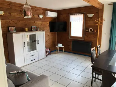Cuisine ou kitchenette dans l'établissement Chez Tatie charmante Maison de plein pieds