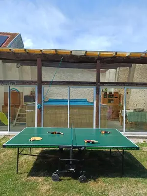 Tennis de table au sein de l'établissement Gite avec piscine Relais de la Canivotte ou à proximité