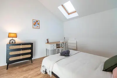 Un ou plusieurs lits dans un hébergement de l'établissement Maison Zola - 4 chambres chaleureuses