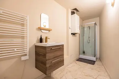 Salle de bains dans l'établissement Maison Zola - 4 chambres chaleureuses