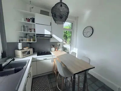 Cuisine ou kitchenette dans l'établissement Magnificent Bourgeois Residence on Wooded Estate