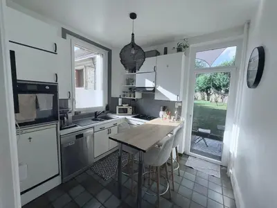 Cuisine ou kitchenette dans l'établissement Magnificent Bourgeois Residence on Wooded Estate