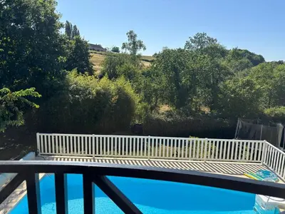 Piscine de l'établissement Le Mondementais - Gîte en Champagne avec piscine ou située à proximité