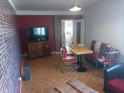 Télévision ou salle de divertissement dans l'établissement L'Escale champenoise 2 wifi and parking free