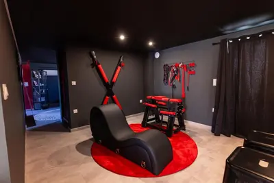 Salle ou équipements de sports de l'établissement L'Interdit, Confort et Sensualité