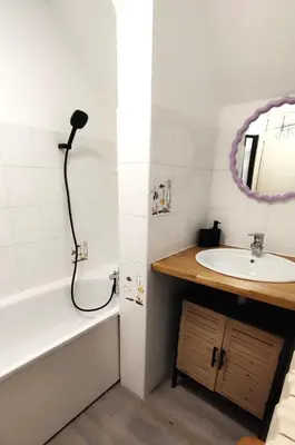 Salle de bains dans l'établissement La maison du voyageur toque