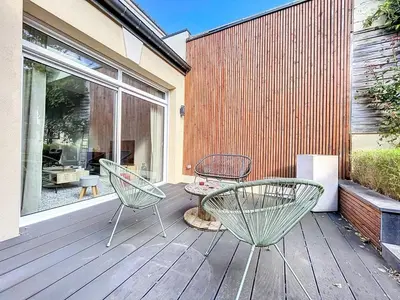 Terrasse ou espace extérieur de l'établissement Maison de ville avec Jardin