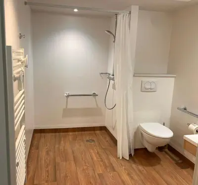 Salle de bains dans l'établissement Zenao Appart'hôtels Châlons-en-Champagne