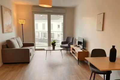 Télévision ou salle de divertissement dans l'établissement Zenao Appart'hôtels Châlons-en-Champagne