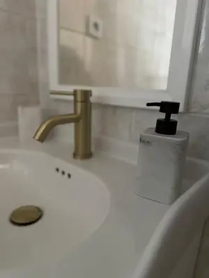 Salle de bains dans l'établissement Cocon Rémois avec parking privé