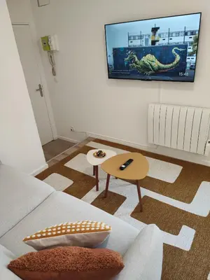 Télévision ou salle de divertissement dans l'établissement CMG Studio 002 Petit Bois Place Ducale
