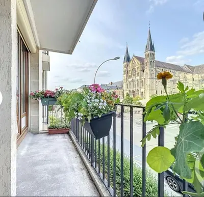 Jardin de l'établissement Appartement avec superbe vue basilique saint Remi