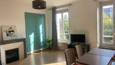 Télévision ou salle de divertissement dans l'établissement Meaux Centre 2 Vue cathédrale
