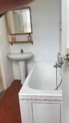Salle de bains dans l'établissement MEAUX Centre 1 au calme Vue sur cour intérieur