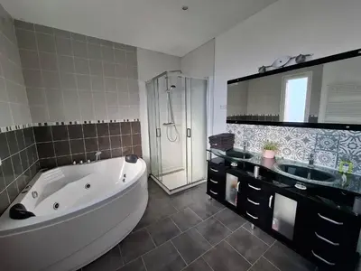Salle de bains dans l'établissement Gite de Guise, animaux bienvenus