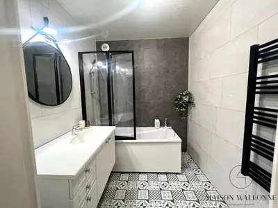 Salle de bains dans l'établissement Le loft de la gare - Hypercentre et vue cathédrale