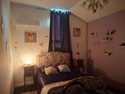 Un ou plusieurs lits dans un hébergement de l'établissement Maison spacieuse et calme