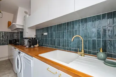 Cuisine ou kitchenette dans l'établissement La Fine Bulle, Appartement de Charme au cœur de Reims