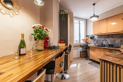 Cuisine ou kitchenette dans l'établissement Le Louis XV Halte à Reims centre