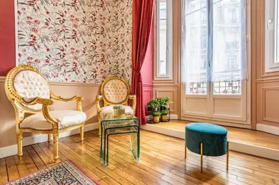 Coin salon dans l'établissement Le Louis XV Halte à Reims centre