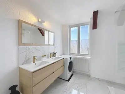 Salle de bains dans l'établissement Cérès - Centre - 3 Chambres