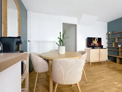 Télévision ou salle de divertissement dans l'établissement Cérès - Centre - 3 Chambres